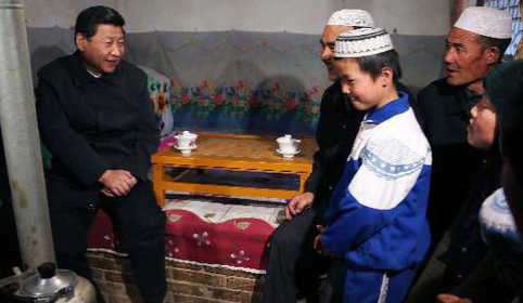 习近平顶风冒雪送祝福.jpg